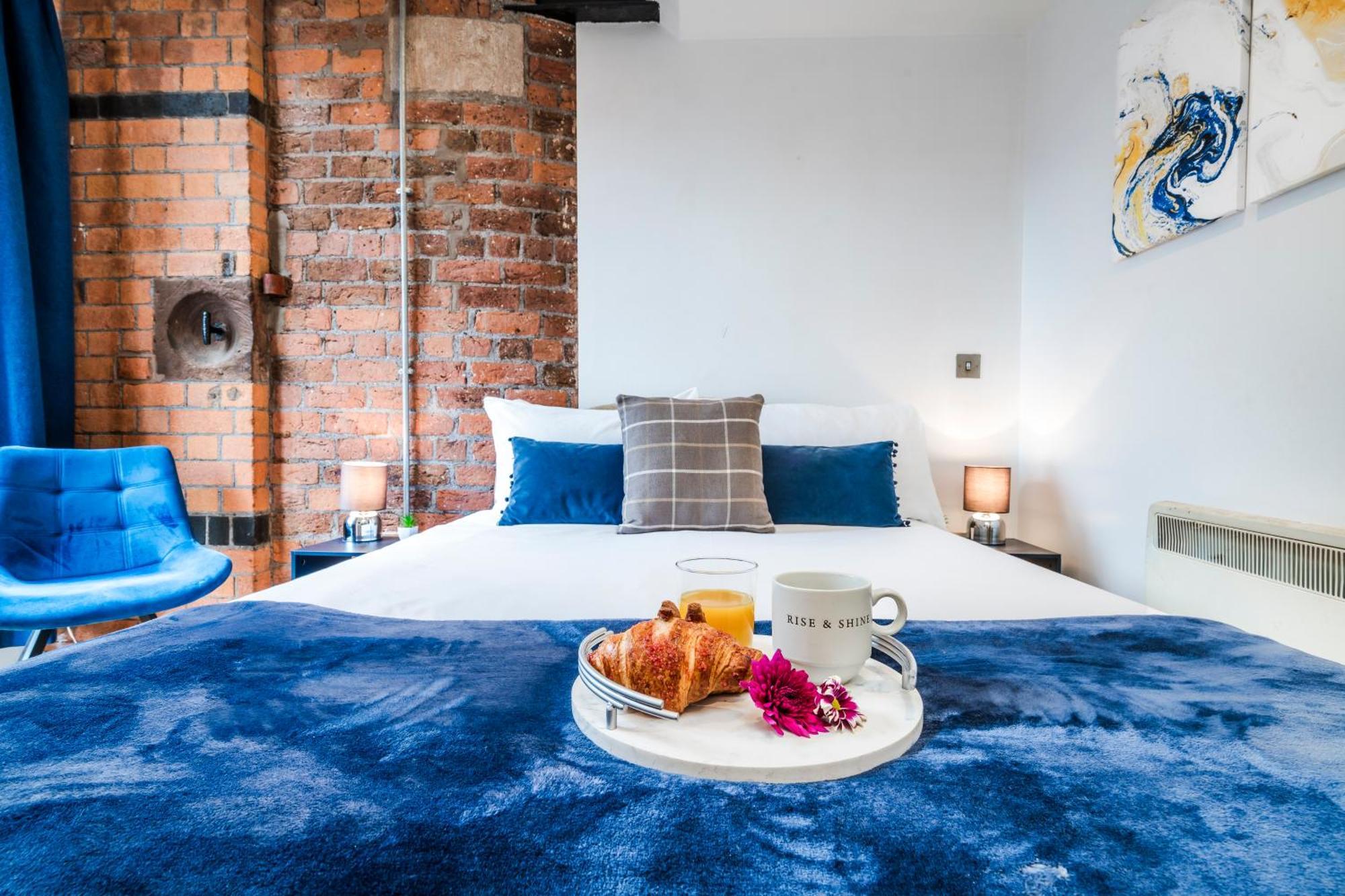 Cavern Quarters, Beautiful Two Bedroom City Centre Apartment By Garudy Serviced Apartments And Short Lets - Perfect For Longer Stays Liverpool Buitenkant foto