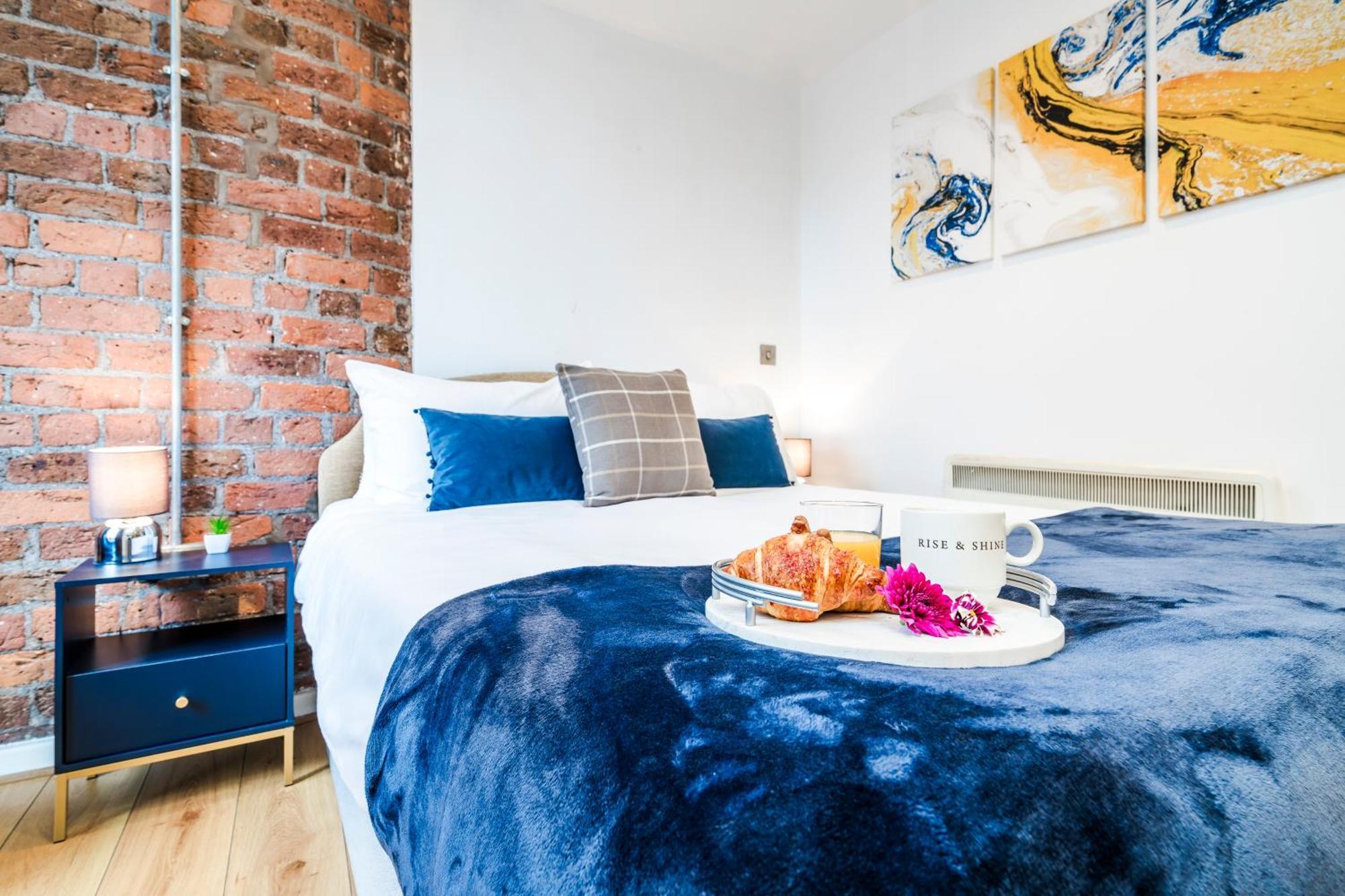 Cavern Quarters, Beautiful Two Bedroom City Centre Apartment By Garudy Serviced Apartments And Short Lets - Perfect For Longer Stays Liverpool Buitenkant foto
