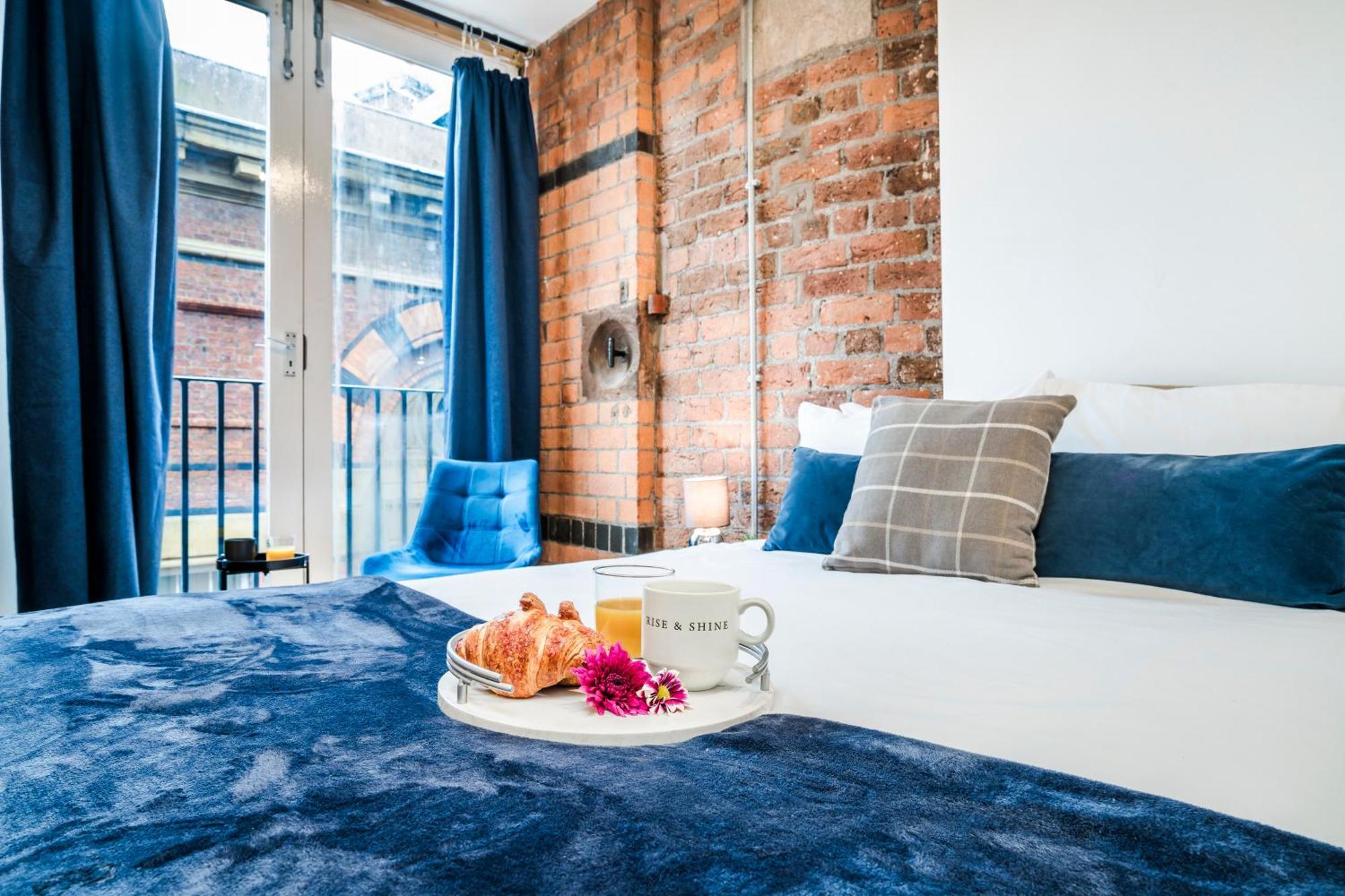 Cavern Quarters, Beautiful Two Bedroom City Centre Apartment By Garudy Serviced Apartments And Short Lets - Perfect For Longer Stays Liverpool Buitenkant foto
