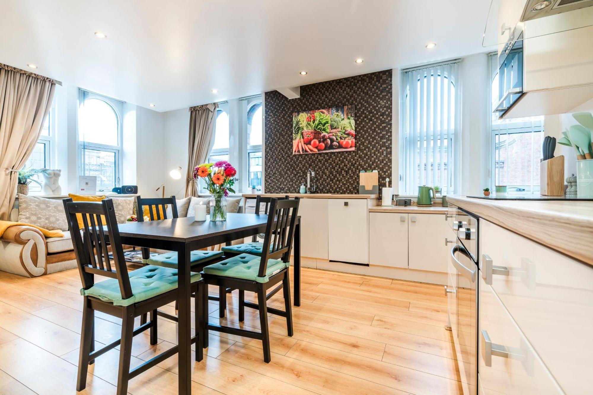 Cavern Quarters, Beautiful Two Bedroom City Centre Apartment By Garudy Serviced Apartments And Short Lets - Perfect For Longer Stays Liverpool Buitenkant foto