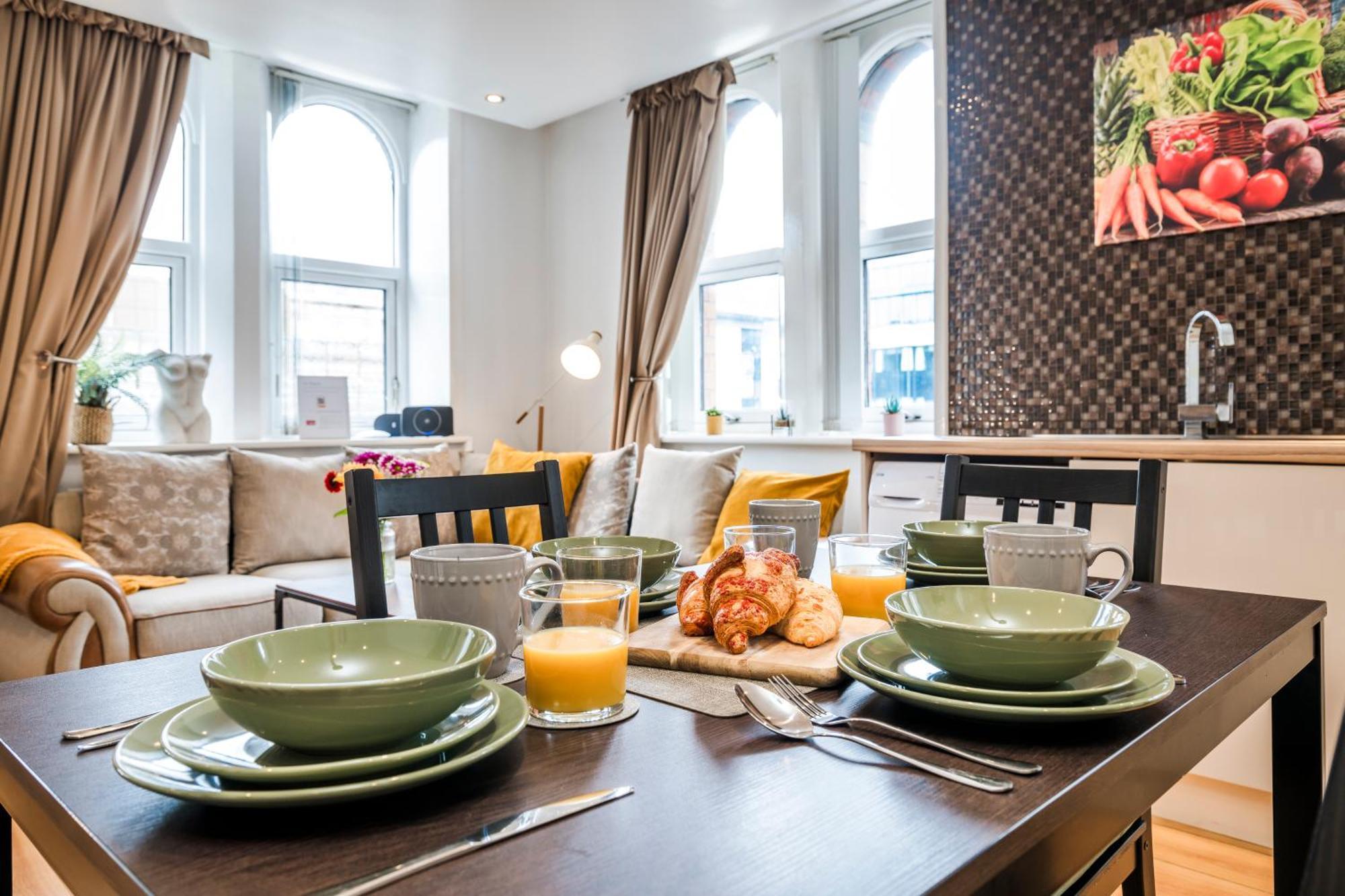 Cavern Quarters, Beautiful Two Bedroom City Centre Apartment By Garudy Serviced Apartments And Short Lets - Perfect For Longer Stays Liverpool Buitenkant foto