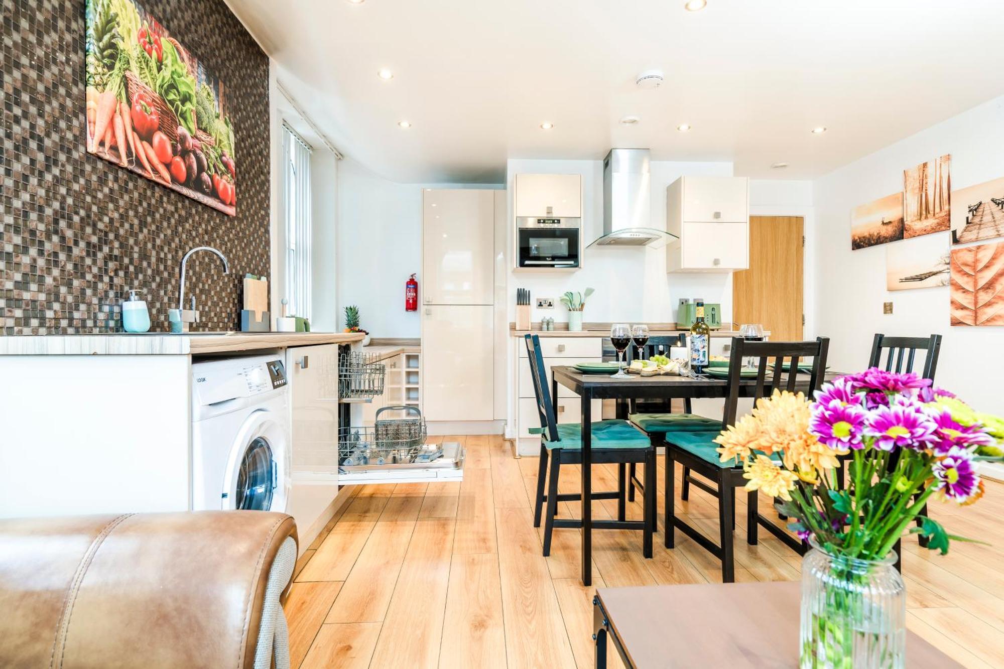 Cavern Quarters, Beautiful Two Bedroom City Centre Apartment By Garudy Serviced Apartments And Short Lets - Perfect For Longer Stays Liverpool Buitenkant foto