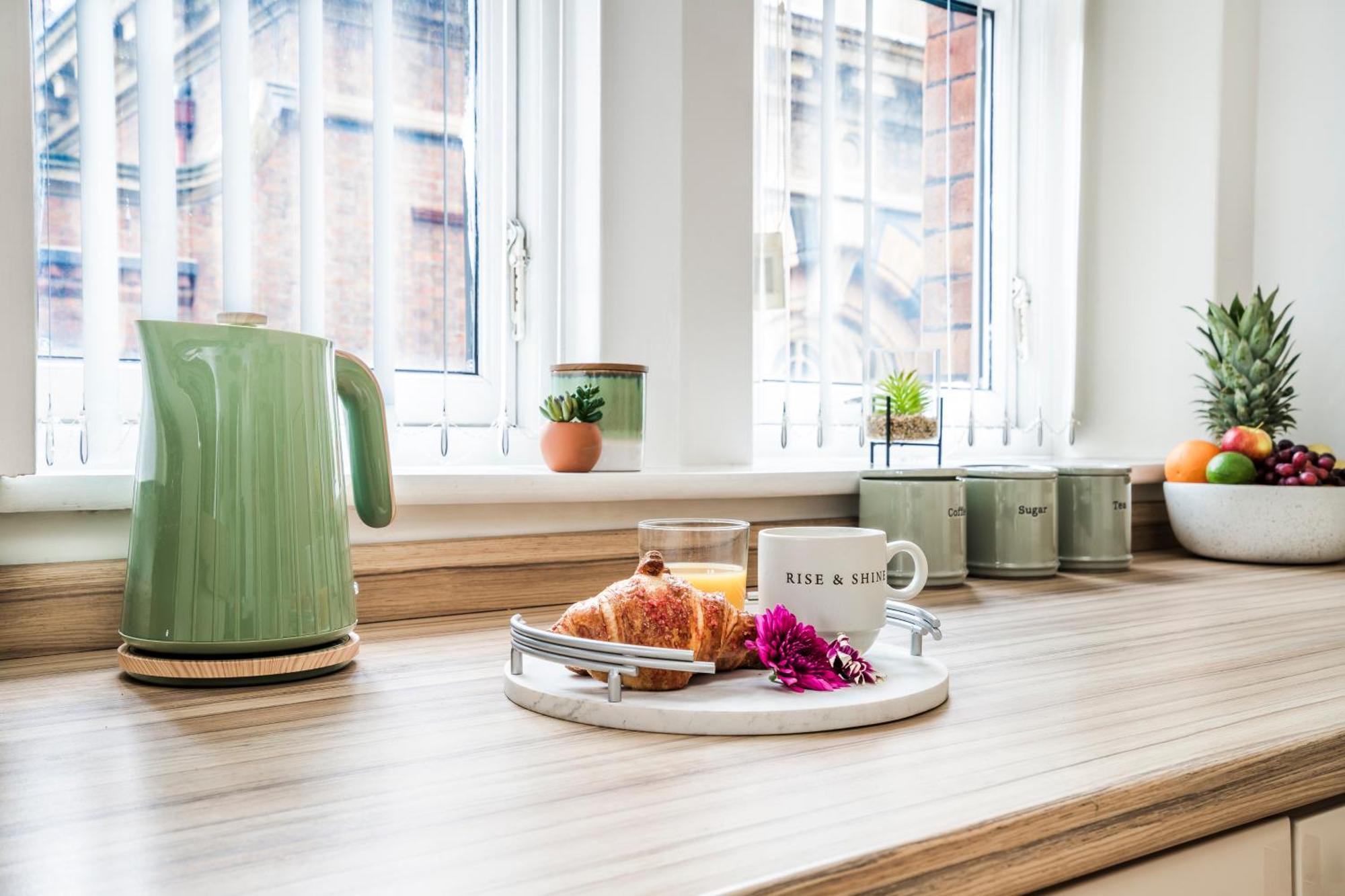 Cavern Quarters, Beautiful Two Bedroom City Centre Apartment By Garudy Serviced Apartments And Short Lets - Perfect For Longer Stays Liverpool Buitenkant foto