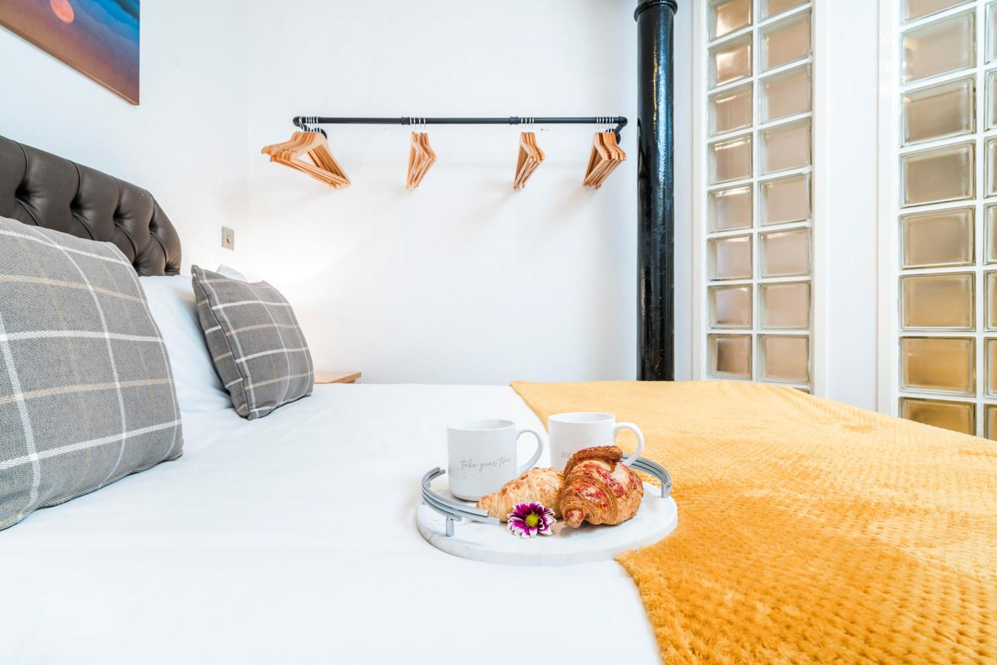 Cavern Quarters, Beautiful Two Bedroom City Centre Apartment By Garudy Serviced Apartments And Short Lets - Perfect For Longer Stays Liverpool Buitenkant foto