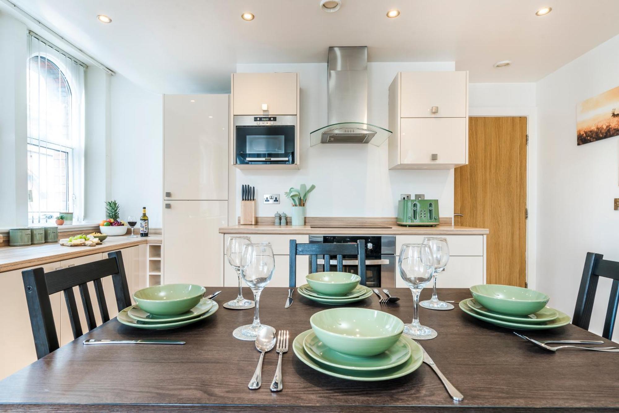 Cavern Quarters, Beautiful Two Bedroom City Centre Apartment By Garudy Serviced Apartments And Short Lets - Perfect For Longer Stays Liverpool Buitenkant foto