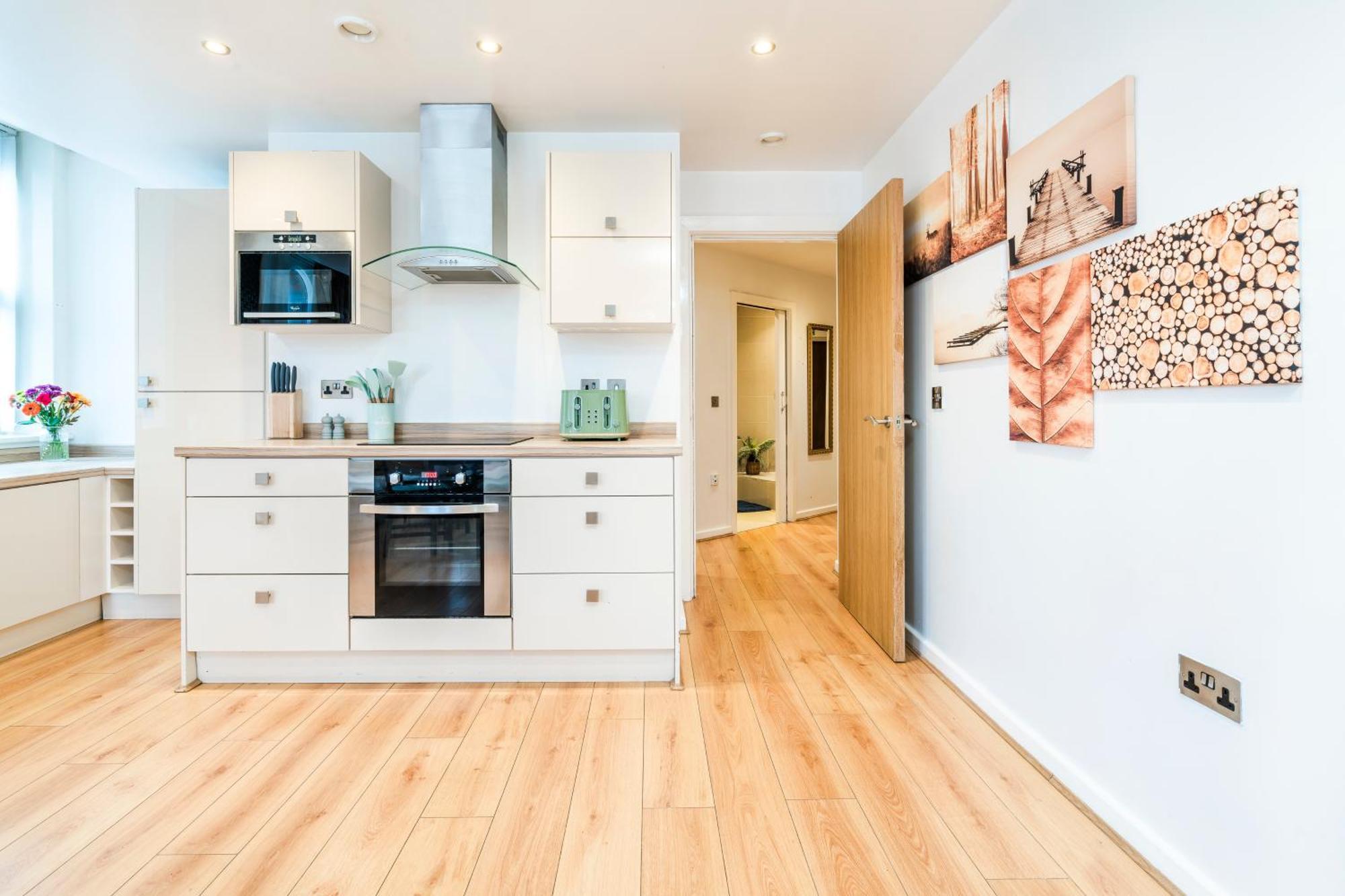 Cavern Quarters, Beautiful Two Bedroom City Centre Apartment By Garudy Serviced Apartments And Short Lets - Perfect For Longer Stays Liverpool Buitenkant foto