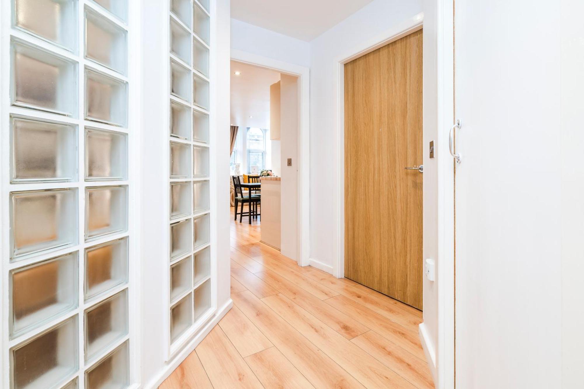 Cavern Quarters, Beautiful Two Bedroom City Centre Apartment By Garudy Serviced Apartments And Short Lets - Perfect For Longer Stays Liverpool Buitenkant foto