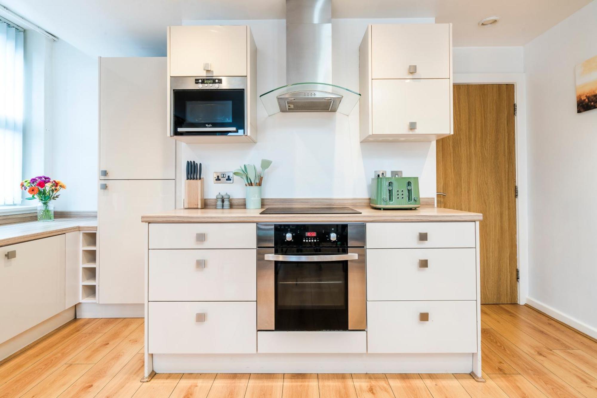 Cavern Quarters, Beautiful Two Bedroom City Centre Apartment By Garudy Serviced Apartments And Short Lets - Perfect For Longer Stays Liverpool Buitenkant foto